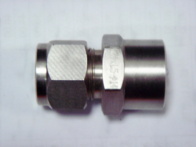 卡(kǎ)套式壓力表直(zhí)通接頭